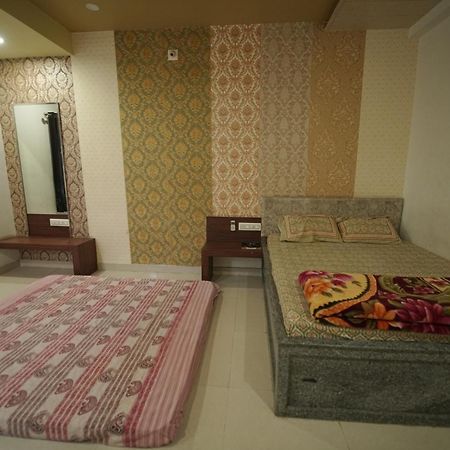 Hotel Pawar Palace And Restaurant Kelwa  外观 照片