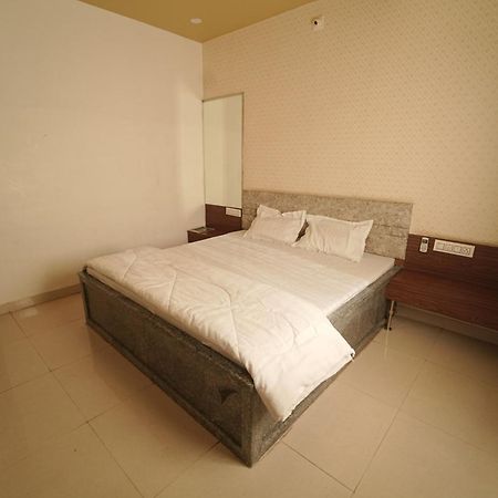 Hotel Pawar Palace And Restaurant Kelwa  外观 照片
