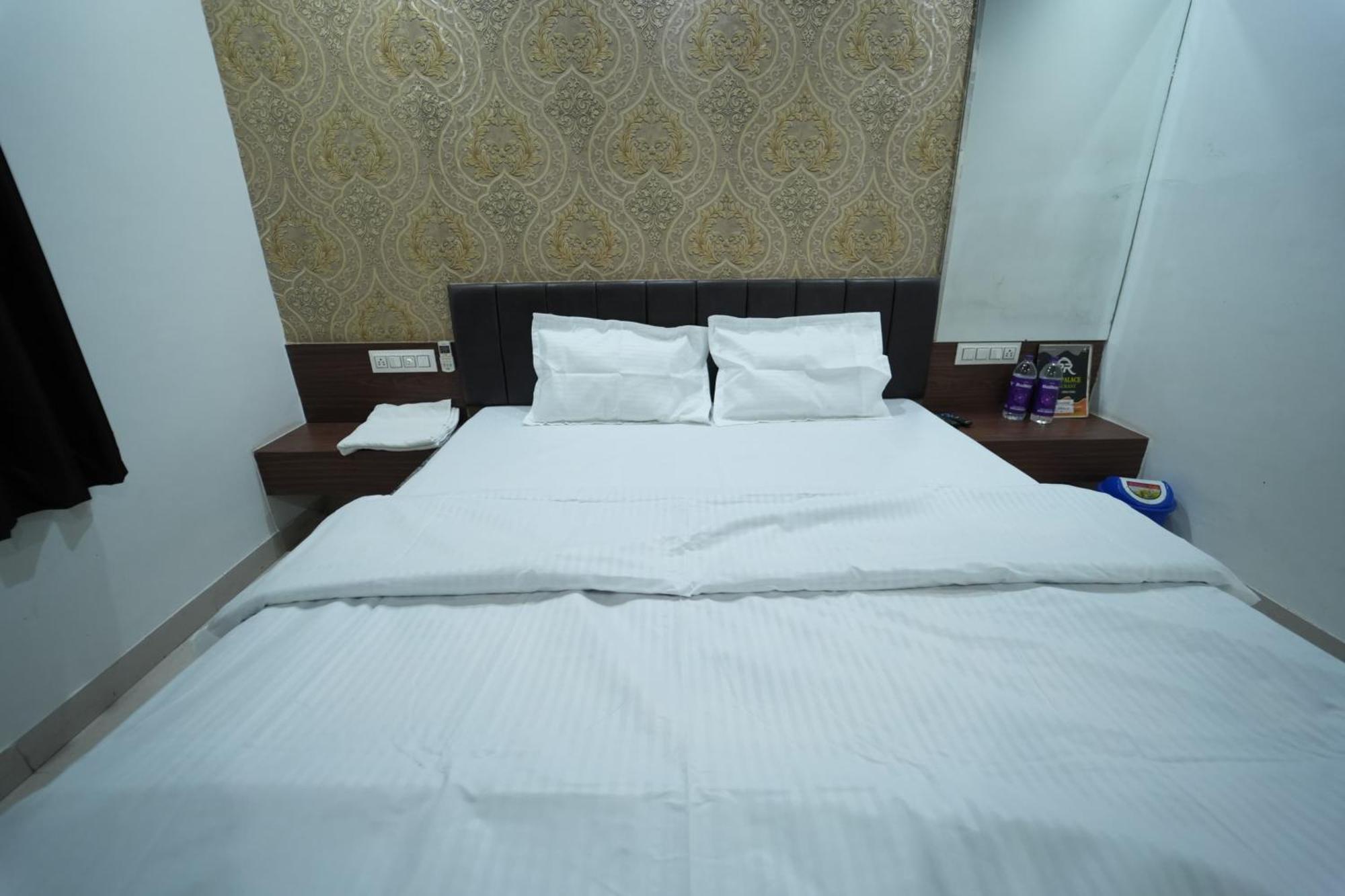 Hotel Pawar Palace And Restaurant Kelwa  外观 照片