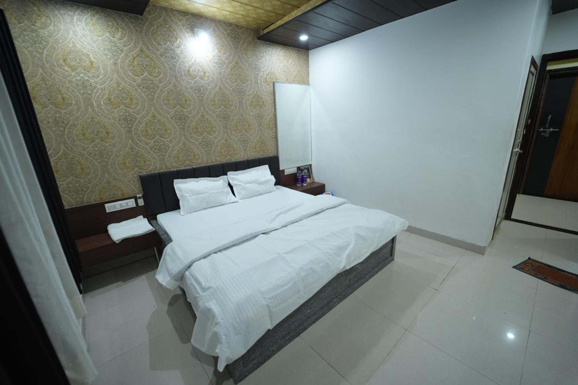 Hotel Pawar Palace And Restaurant Kelwa  外观 照片