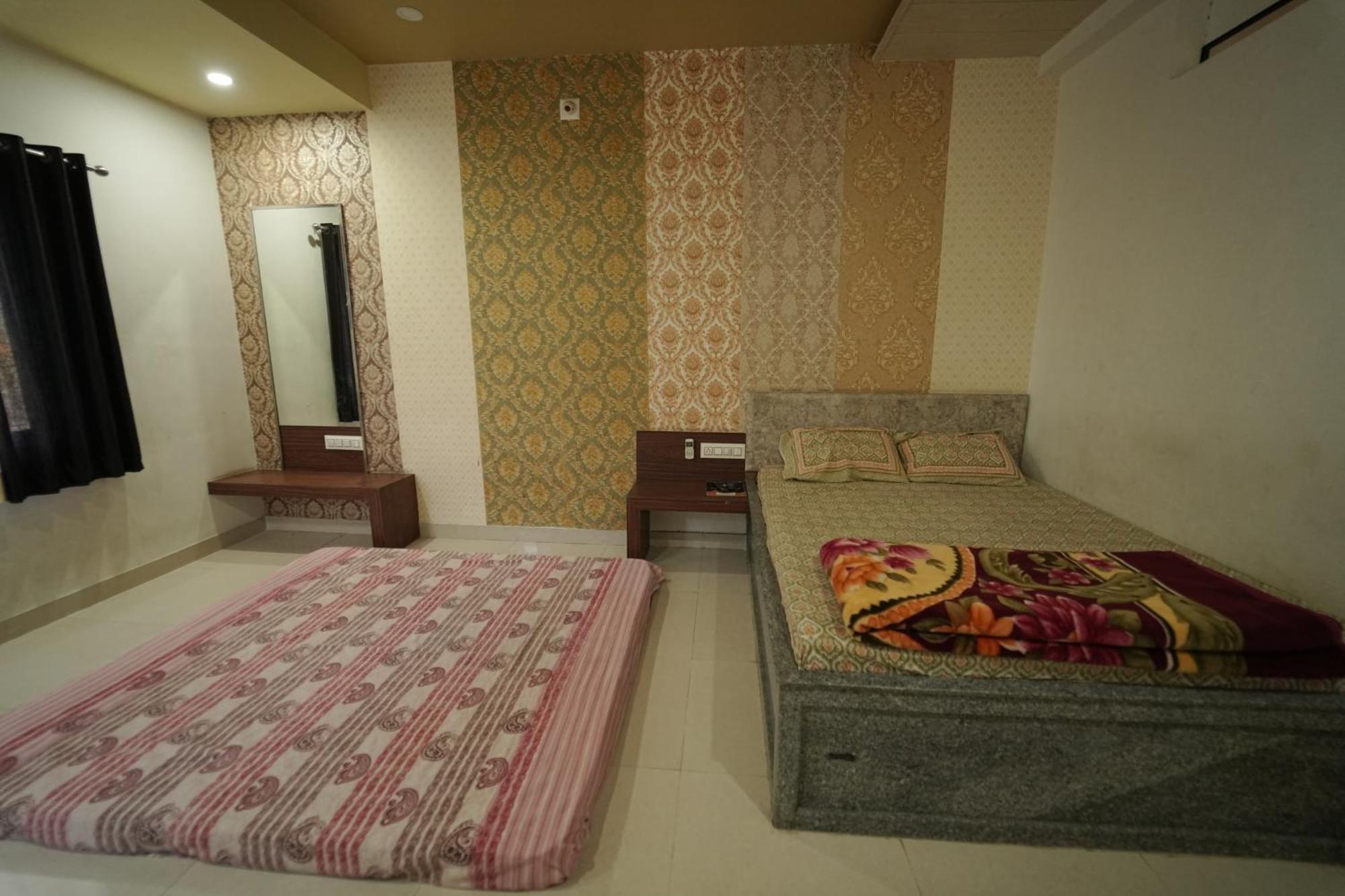 Hotel Pawar Palace And Restaurant Kelwa  外观 照片