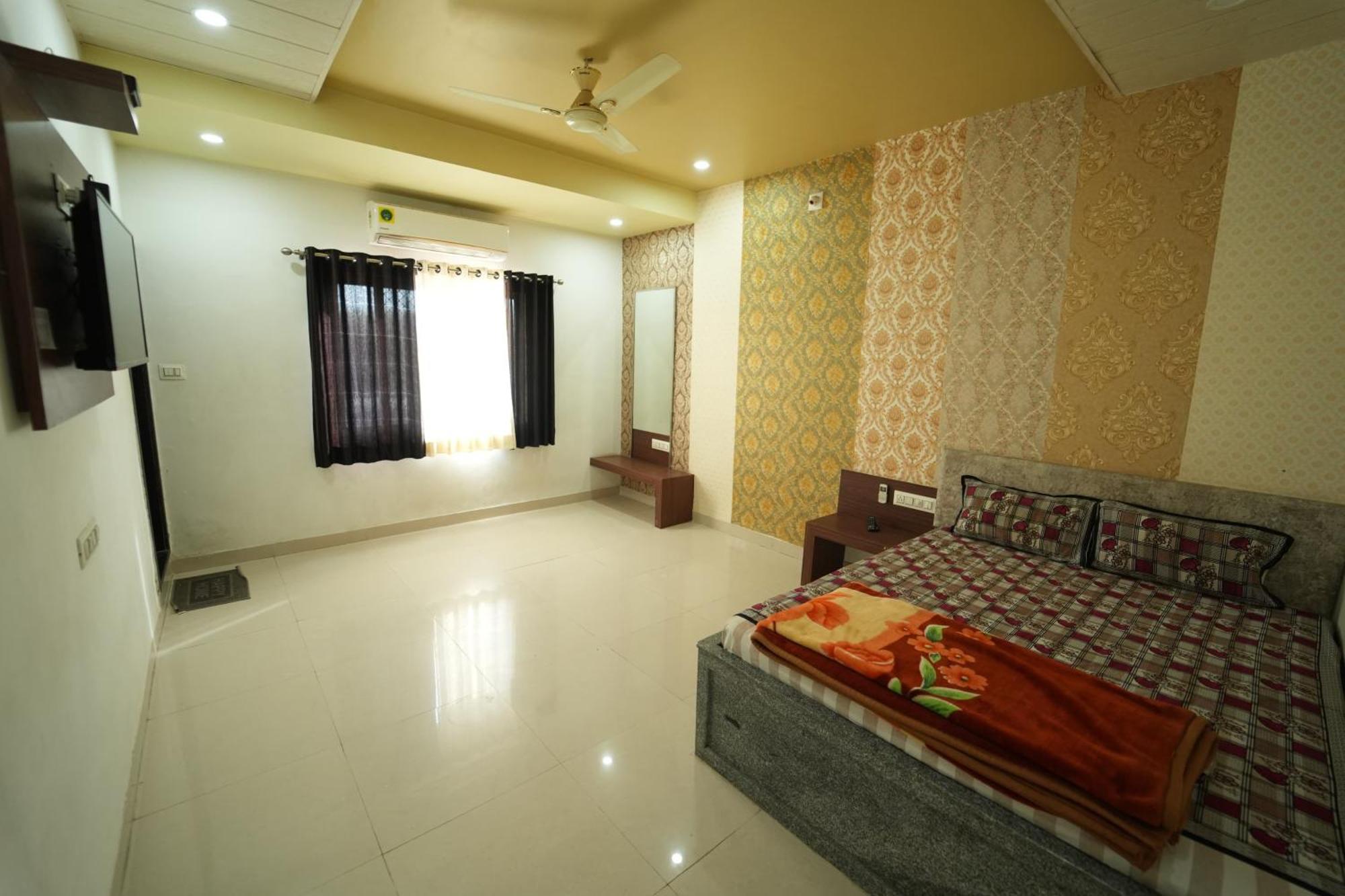 Hotel Pawar Palace And Restaurant Kelwa  外观 照片