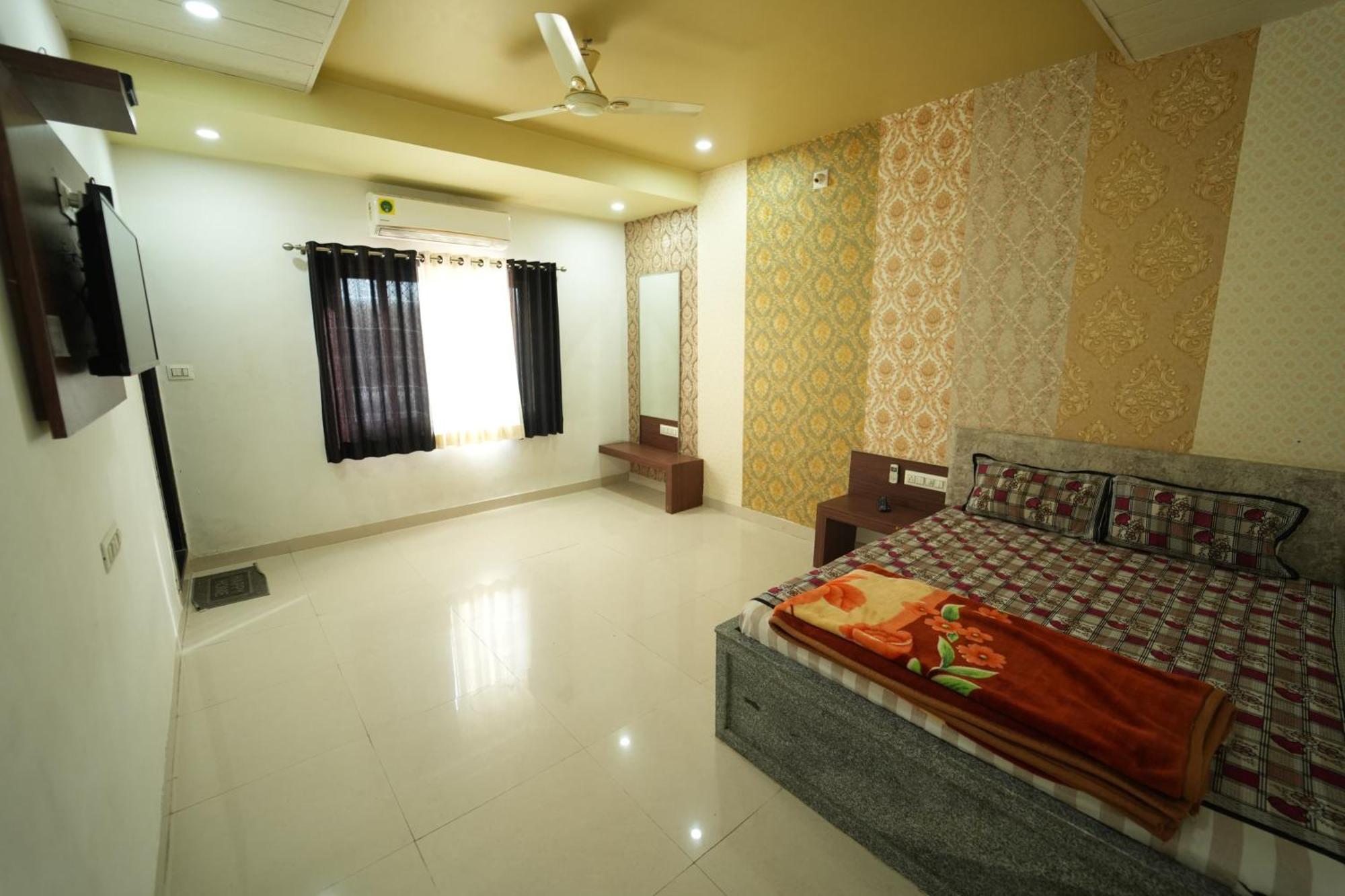 Hotel Pawar Palace And Restaurant Kelwa  外观 照片