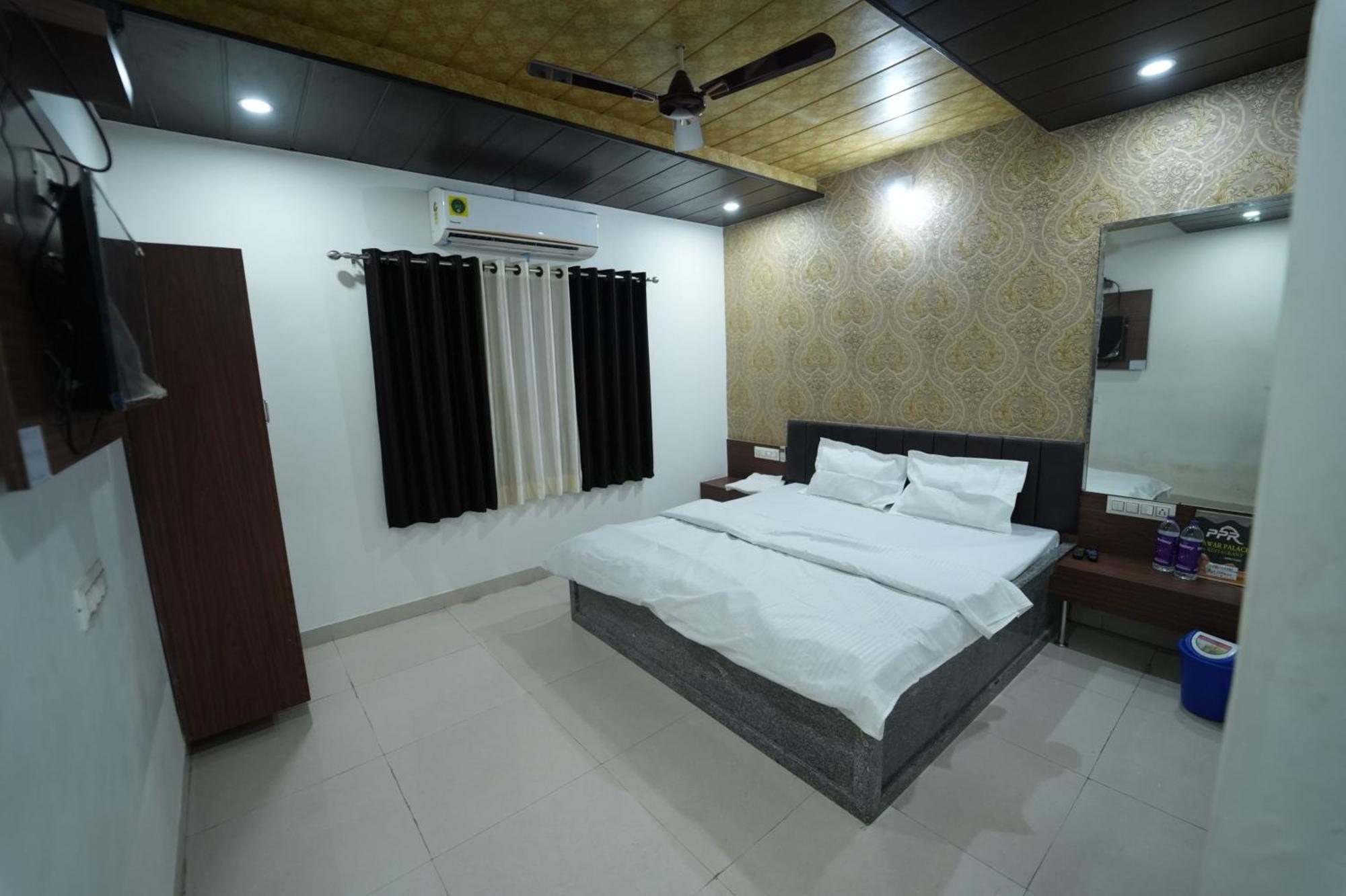 Hotel Pawar Palace And Restaurant Kelwa  外观 照片