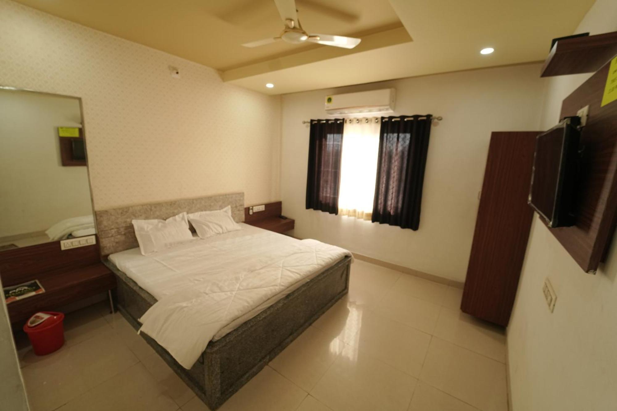 Hotel Pawar Palace And Restaurant Kelwa  外观 照片